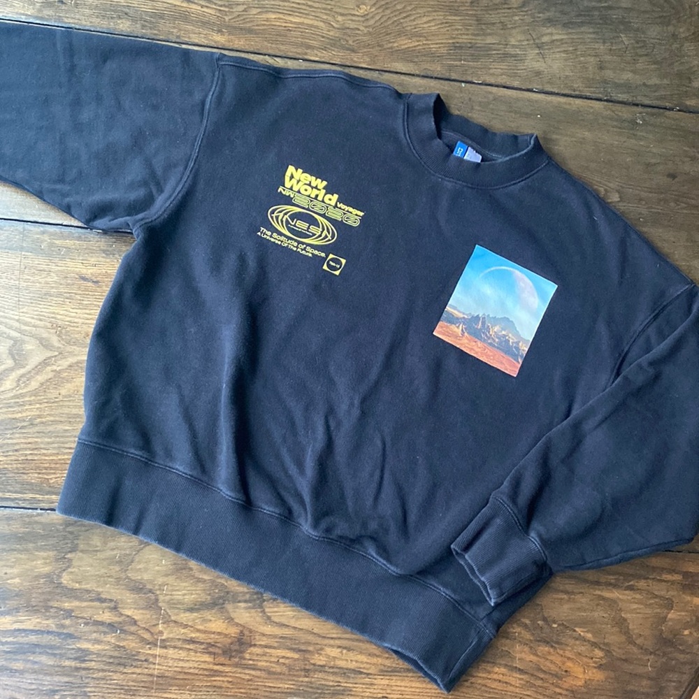 Sweatshirt